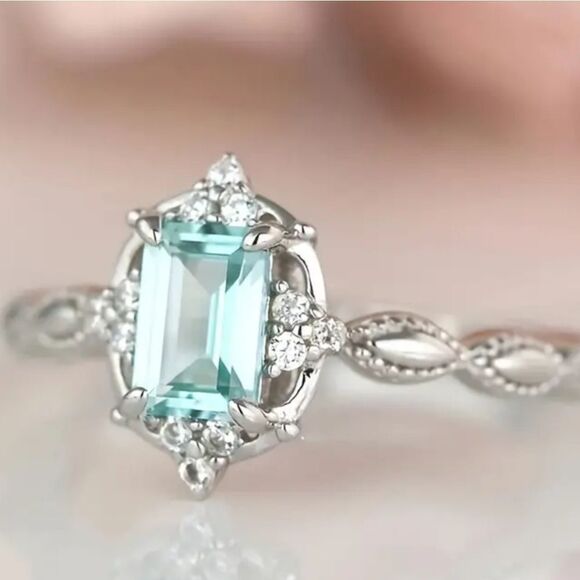 Jewelry - Zircon waterish stone size 6 ring